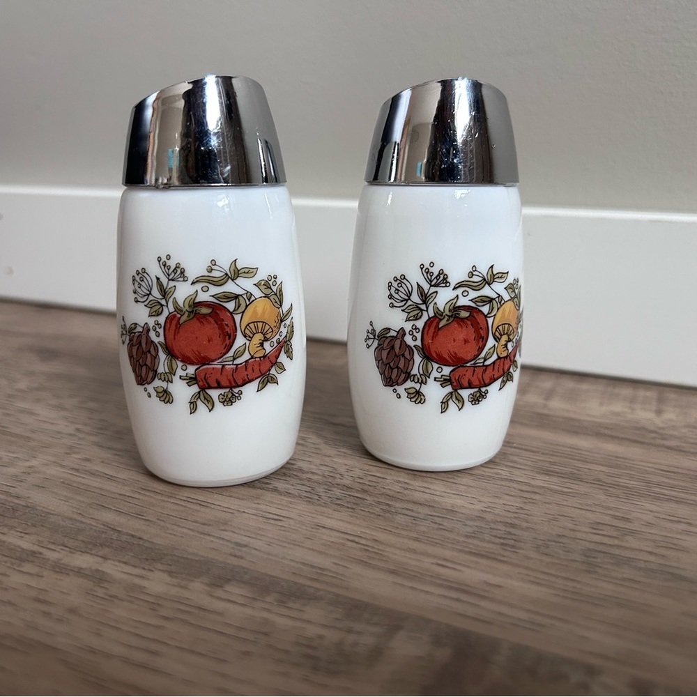 Vintage 1970’s Van Pak Spice of Life salt and pepper shaker white milk glass